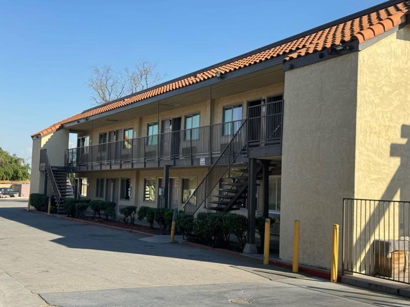 Hotel Baymont By Wyndham Bakersfield Exterior foto